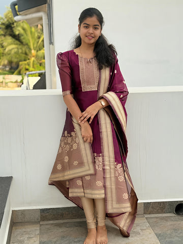 Soft Silk With Zari Jacquard Weave Kurti With Silk Shawl With Zari Border