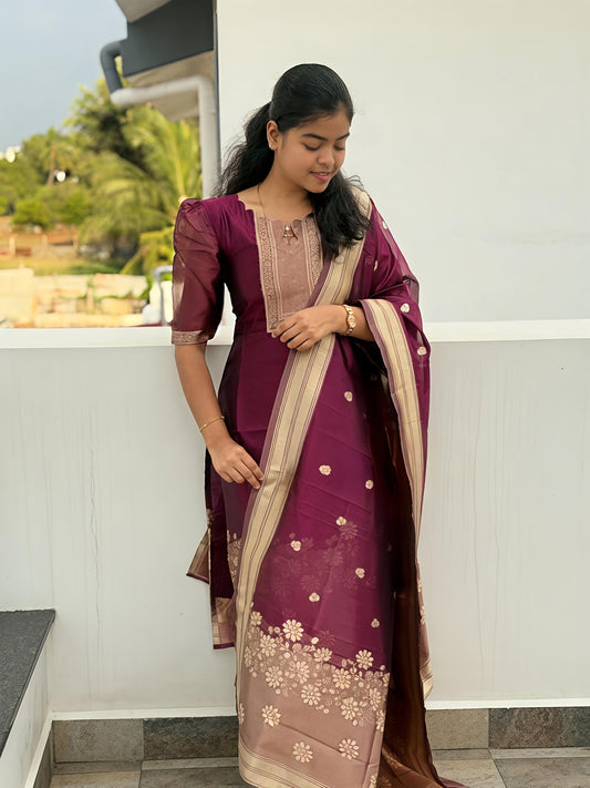 Soft Silk With Zari Jacquard Weave Kurti With Silk Shawl With Zari Border